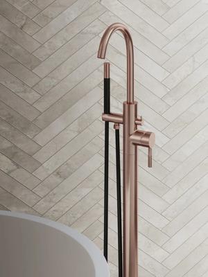 Vrijstaande badkraan SaniClear Copper Stripes | Hoogte uitloop 100 cm | Draaibare uitloop | Mengkraan | Geborsteld koper