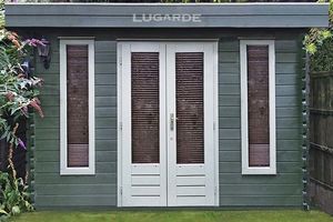 Lugarde Blokhut B11 350x300 cm - 44 mm- Plat dak- Hout- Lugarde