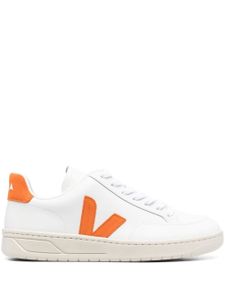 VEJA baskets lacées à patch logo - Blanc