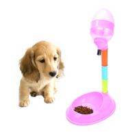 Dierbenodigdheden huisdier hond kat 2 in 1 automatische toevoer & drenken verticaal verstelbare Rod huisdier Water Food Feeder capaciteit: 600ML(Pink