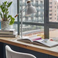 Kave Home Tafellamp 'Tescarle' Metaal en Beukenhout, kleur Wit