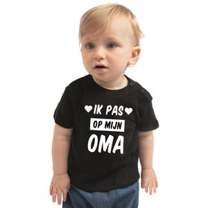 Ik pas op mijn oma cadeau t-shirt zwart baby jongen/meisje