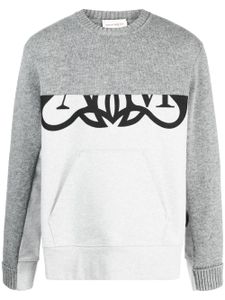 Alexander McQueen pull à logo imprimé - Gris