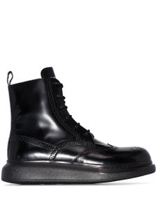 Alexander McQueen bottines à semelle épaisse - Noir