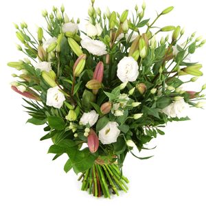 Boeket roze lelie en witte eustoma