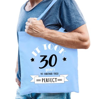 Cadeau tas voor heren - 30 en perfect - lichtblauw - katoen - 42 x 38 cm - dertig - shopper Cadeau tas voor heren - 30 en perfect - lichtblauw - katoen - 42 x 38 cm - dertig - shopper