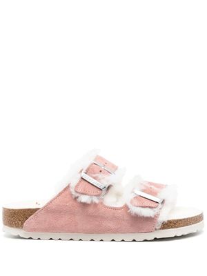 Birkenstock claquettes en peau lainée - Rose