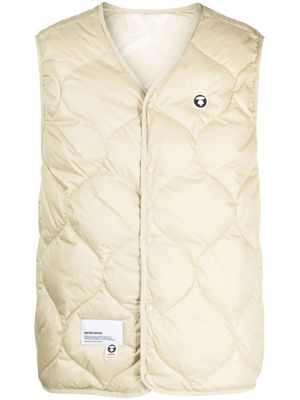AAPE BY *A BATHING APE® gilet matelassé à broderies - Tons neutres