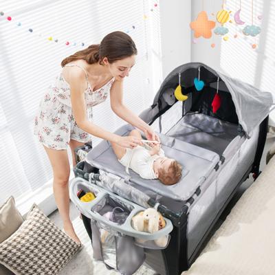 3 in 1 Opvouwbaar Babybedje Luiertafel Afneembaar en Verstelbaar net inclusief Muziekdoos Hangend Speelgoed en Draagtas Grijs