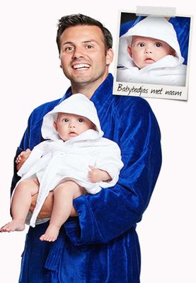 Babybadjas met borduring naam-Fuchsia roze-1-2 jaar