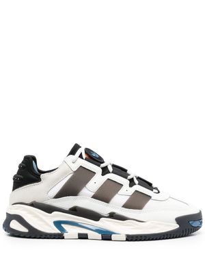 adidas baskets à empiècements - Noir