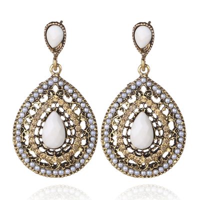 Druppelvormige Bohemian dames oorbellen Wit