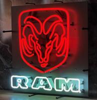Dodge Ram Neon Verlichting Met Achterplaat - 60 x 60 cm Dodge Ram Neon Verlichting Met Achterplaat - 60 x 60 cm