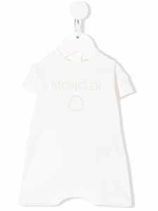 Moncler Enfant barboteuse à logo brodé - Blanc