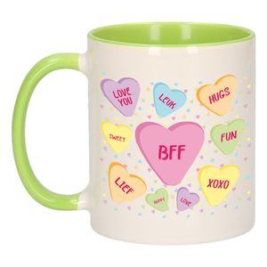 Cadeau koffiemok voor bff - hartjes snoepjes - groen - verjaardag kado - vrienden/vriendin