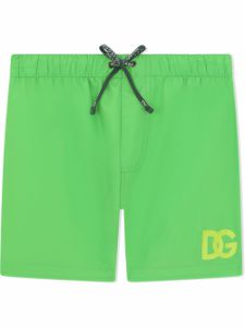 Dolce & Gabbana Kids short de bain à logo DG - Vert