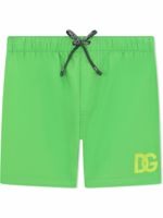 Dolce & Gabbana Kids short de bain à logo DG - Vert