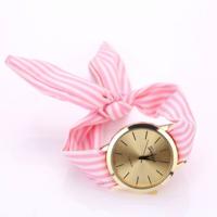 Vrouwen mode gestreepte stof riem quartz horloge (roze)