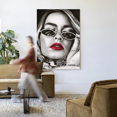 Urban Cotton Wandkleed 'Fresh Red' 110 x 145cm in Frame - black