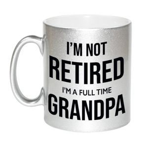 Im not retired im a full time grandpa / opa pensioen mok / beker zilver afscheidscadeau 330 ml    -
