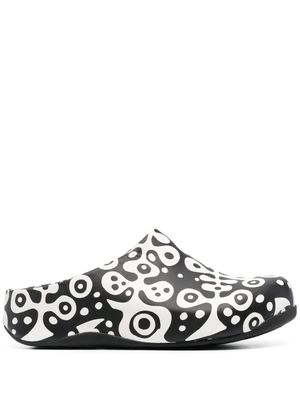 10 CORSO COMO x Fitflop SHUV mules imprimées - Noir
