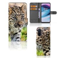 OnePlus Nord CE 5G | Telefoonhoesje | Met pasjeshouder | Baby Luipaard