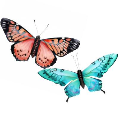 Wanddecoratie vlinders - 2x stuks - rood en aqua - 49 x 34 cm - metaal - muurdecoratie tuin