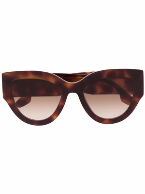 Victoria Beckham Eyewear lunettes de soleil à monture papillon - Marron