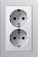 Dubbel stopcontact wit glanzend Gira Nieuw aluminium afdekraam E2