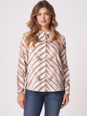 Zijden A-lijn blouse met tie-dye print en Mao-kraag