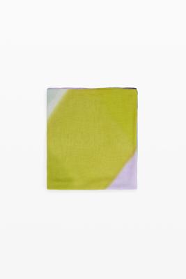 Rechthoekige sjaal met diagonale strepen - MATERIAL FINISHES - U