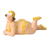 Home decoratie beeldje dikke dame liggend - geel badpak - 14 cm - Beeldjes - thumbnail