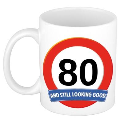 Koffie mok / cadeau beker - 80 jaar - verjaardag - still looking good - wit - stopbord Koffie mok / cadeau beker - 80 jaar - verjaardag - still looking good - wit - stopbord