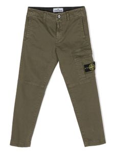 Stone Island Junior pantalon cargo droit à patch logo - Vert