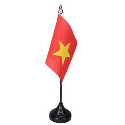 Vlag Vietnam tafelvlaggetjes - 1x stuks - 10 x 15 cm vlag - met zwarte standaard