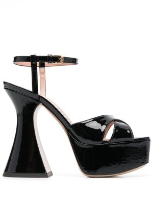 Moschino sandales en cuir verni à plateforme - Noir