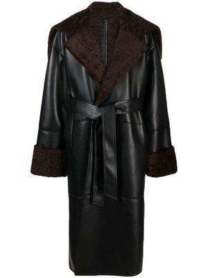 Nanushka manteau Alessi ceinturé en cuir - Noir