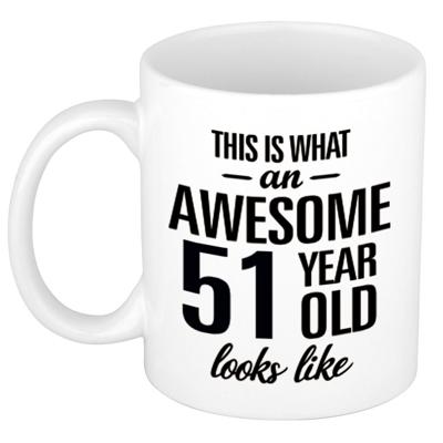 This is what an awesome 51 year old looks like - cadeau koffiemok - 300 ml - verjaardag 51 jaar