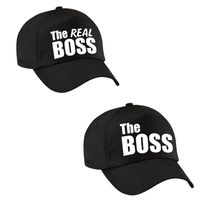 Zwarte kadopetten / cadeau caps The Boss en The real boss met witte tekst koppels / bruidspaar / echtpaar voor volwassenen   - - thumbnail