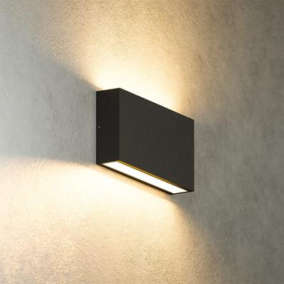 Otis M LED Wandlamp Dimbaar - 10 Watt 1320 Lumen - IP54 Waterdicht - 2700K Warm Wit - Binnen en buiten - Up & Down Light - Zwart - Modern