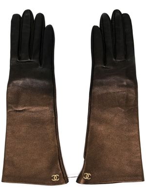 CHANEL Pre-Owned gants CC à effet dégradé (2018) - Marron