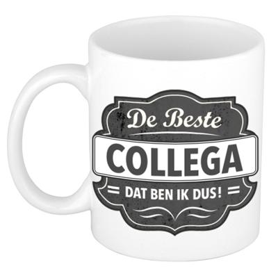 De beste collega dat ben ik dus - cadeau koffiemok - beker - wit met grijs embleem - 300 ml De beste collega dat ben ik dus - cadeau koffiemok - beker - wit met grijs embleem - 300 ml