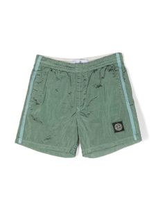 Stone Island Junior crinkled logo-patch swim shorts - Vert