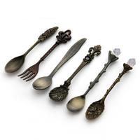 2Sets Vintage mini koffie lepels pak Royal stijl metaal gesneden koffie fruit Cutler dessert flatware keuken tools antiek brons (met rode vork)
