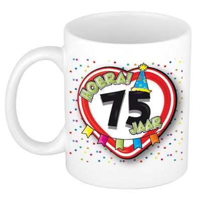 Verjaardag cadeau mok leeftijd 75 jaar - hartje verkeersbord - multi - keramiek - 300 ml