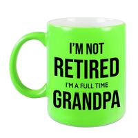 Im not retired im a full time grandpa pensioen mok / beker neon groen afscheidscadeau 330 ml
