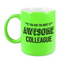 1x stuks collega cadeau mok / beker neon groen the most awesome colleague - thumbnail