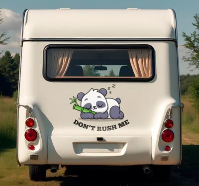 Slapende panda caravan sticker