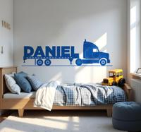 Lange vrachtwagen met naam muursticker kinderkamer