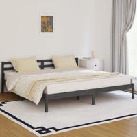 Bedframe massief grenenhout grijs 200x200 cm